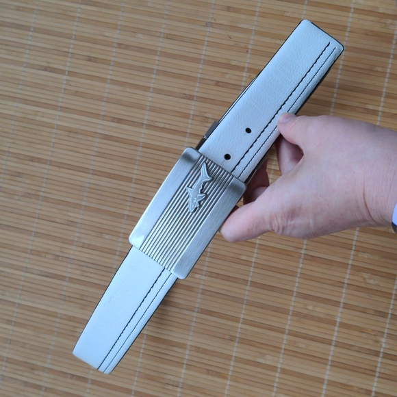 Accessories - NWOT black and white reversible leather belt size L-XL with a shark buckle